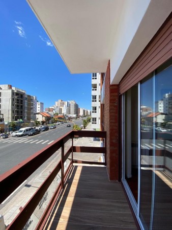 3 AMBIENTES A CALLE CON TRES BALCONES, RECICLADO, AMOBLADO 