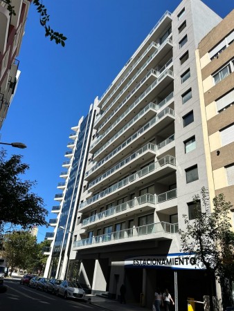 A ESTRENAR 2 AMBIENTES A CALLE CON BALCÓN 