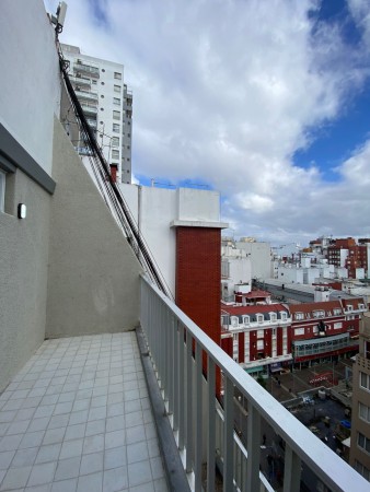 1 AMBIENTE A CALLE CON BALCÓN ATERRAZADO, RECICLADO Y AMOBLADO.