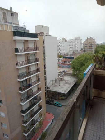 3 AMBIENTES A CALLE CON BALCÓN Y COCHERA, LA PERLA.