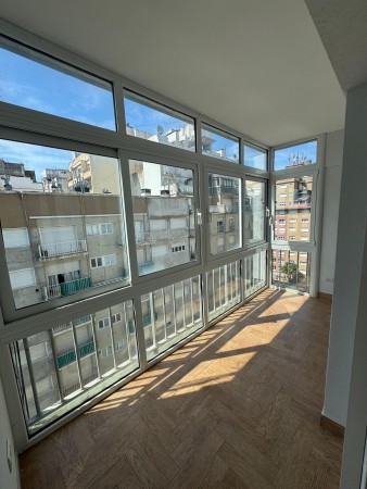 VENTA DEPARTAMENTO 4 AMBIENTES. CALLE, BALCON, VISTA LATERAL MAR.