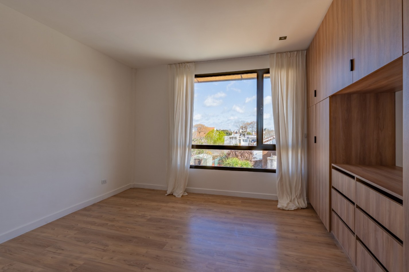  VENT.PH DE 3 AMBIENTES CON COCHERA A ESTRENAR.