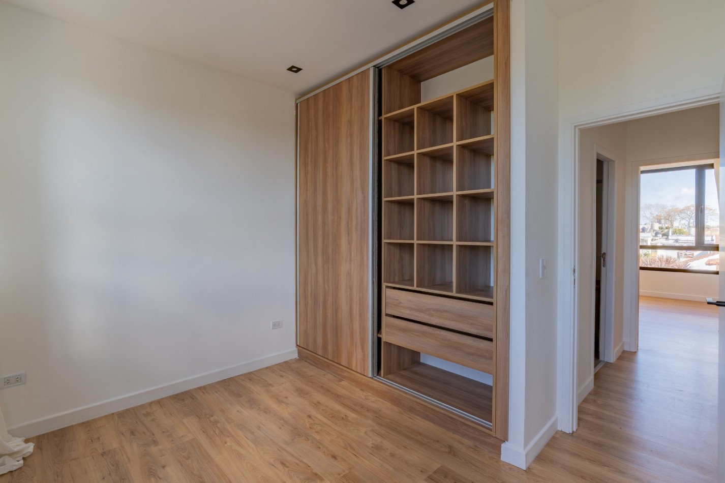  VENT.PH DE 3 AMBIENTES CON COCHERA A ESTRENAR.