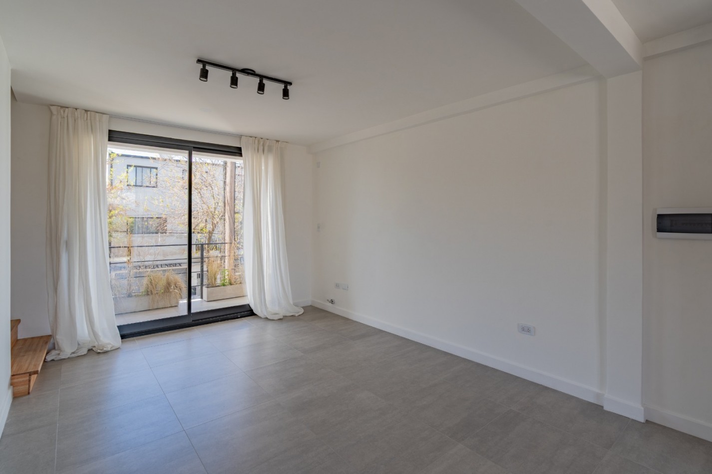  VENT.PH DE 3 AMBIENTES CON COCHERA A ESTRENAR.