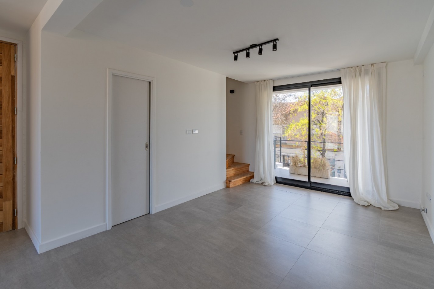  VENT.PH DE 3 AMBIENTES CON COCHERA A ESTRENAR.