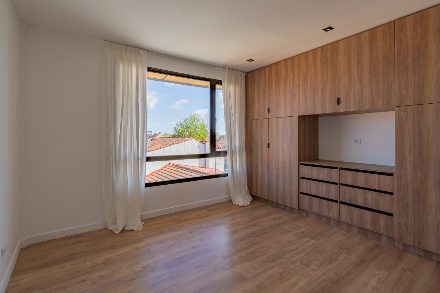  VENT.PH DE 3 AMBIENTES CON COCHERA A ESTRENAR.