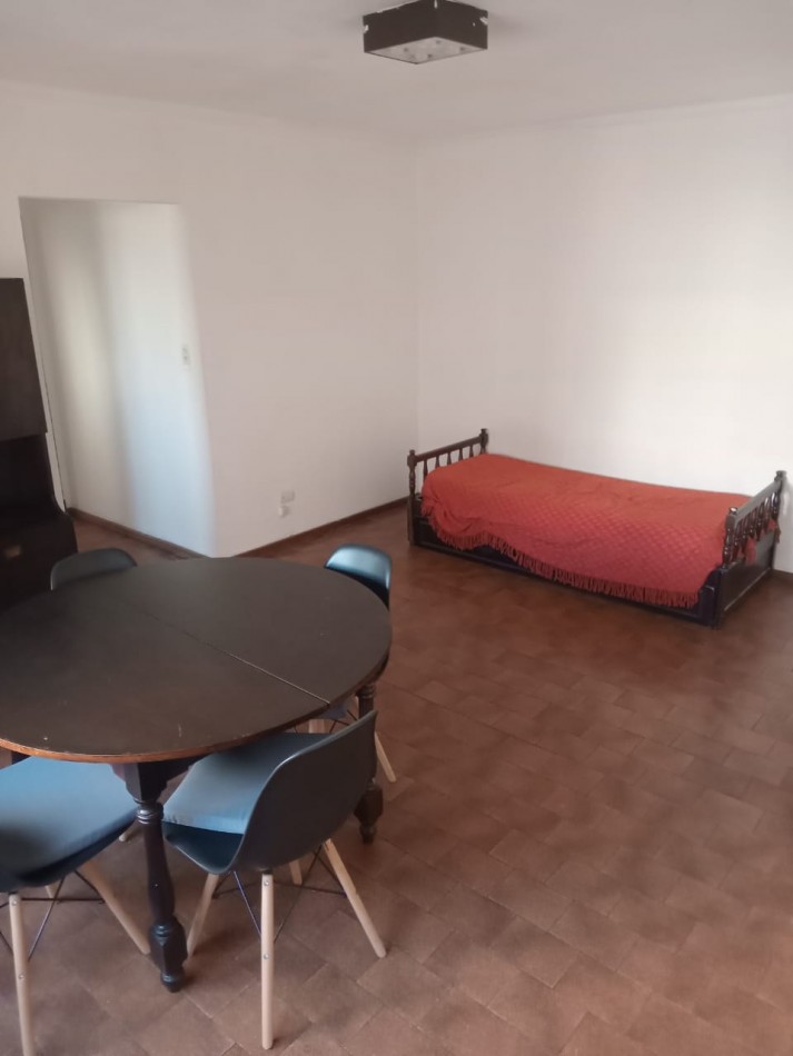 ALQUILER DE VIVIENDA. 2 AMBIENTES. LUMINOSO.